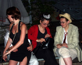 OL und HB nah im Hof